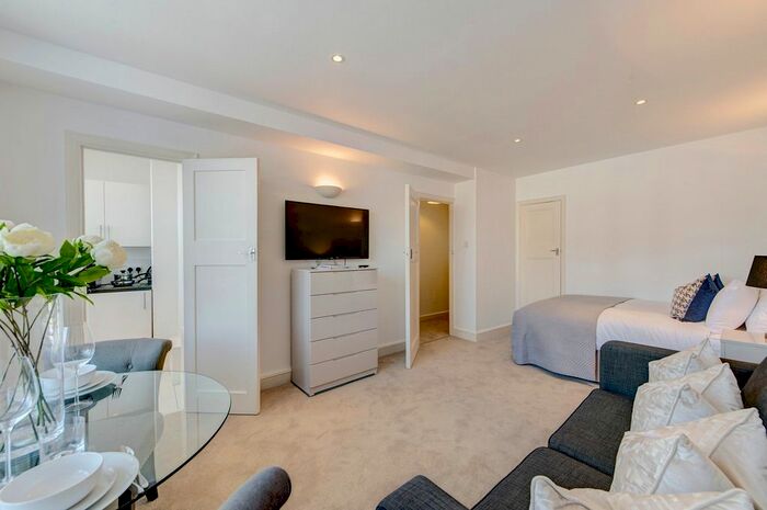 1 Bedroom Flat To Rent In Hill Street, London, W1J