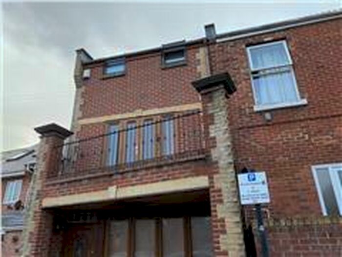 3 Bedroom House To Rent In Spear Road, SO14