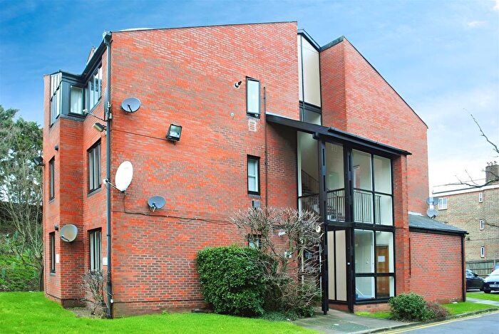 Studio To Rent In Canberra Close, Hendon, London, NW4