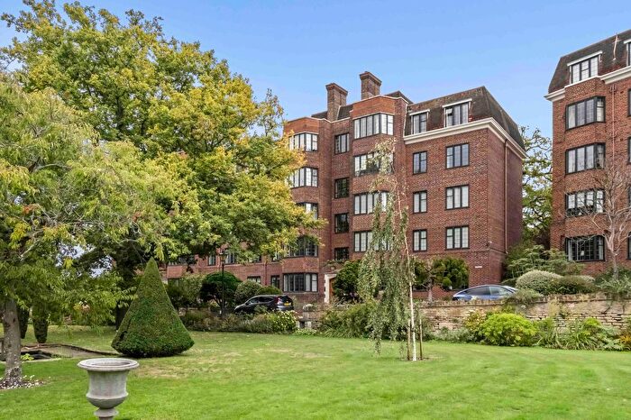 4 Bedroom Flat For Sale In Manor Fields, London, SW15