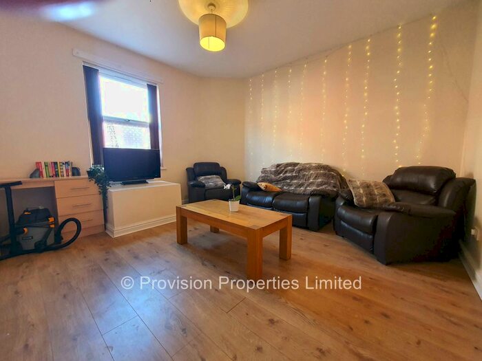 4 Bedroom End Of Terrace House To Rent In Harold Mount, Hyde Park, Leeds, LS6