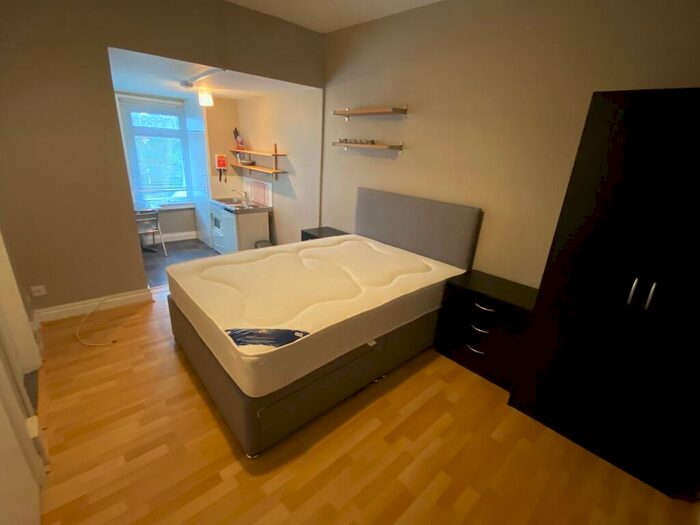 Studio To Rent In Clifton Street, Old Town, Swindon, SN1