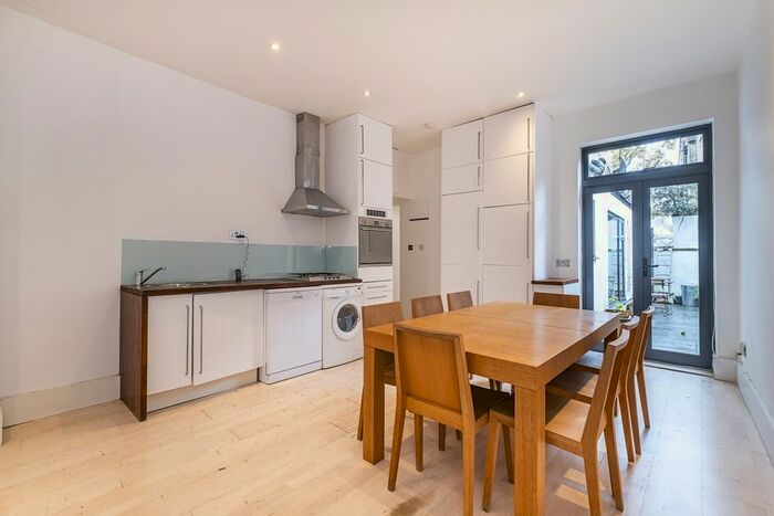 2 Bedroom Flat To Rent In Clapham Manor Street, London, SW4