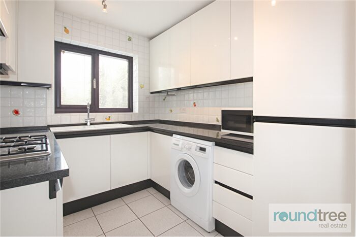 2 Bedroom Flat For Sale In The Brookdales, Bridge Lane, NW11