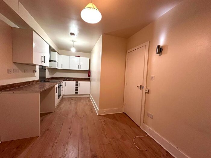 2 Bedroom Flat To Rent In Catford Hill, London, SE6