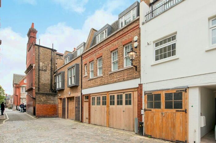 1 Bedroom Flat To Rent In Devonshire Mews North, London, W1G