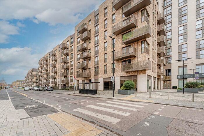 3 Bedroom Flat To Rent In Peregrine Point, Enfield, EN3