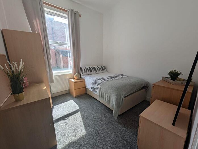 3 Bedroom Flat To Rent In Gedling Grove, Arboretum, Nottingham, NG7