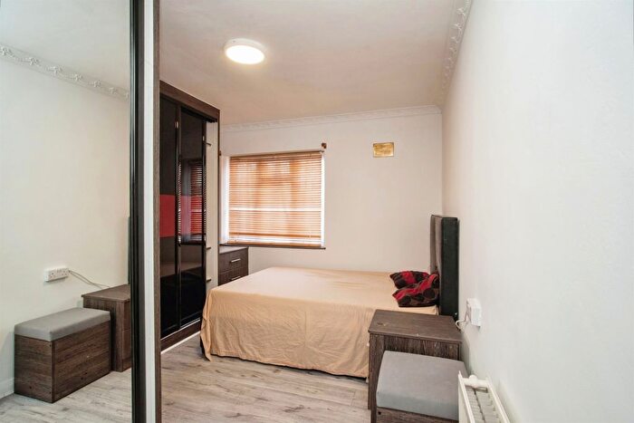 3 Bedroom End Of Terrace House For Sale In Otley Way, Watford, WD19