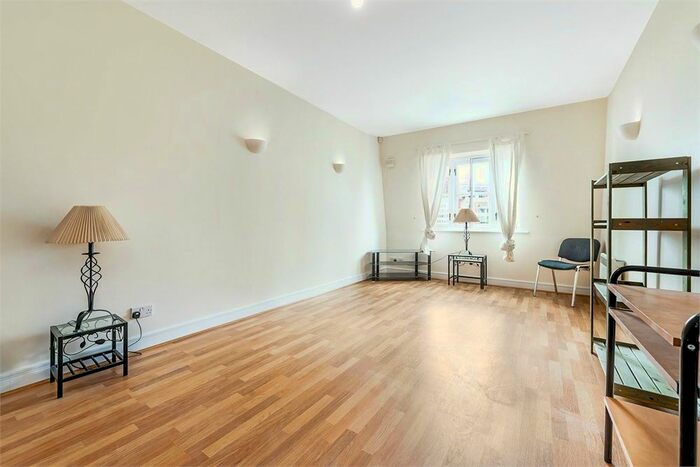 2 Bedroom Flat To Rent In Oxford Drive, Bermondsey Street, London, SE1