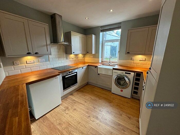 3 Bedroom Flat To Rent In Main Street, Carnwath, Lanark, ML11