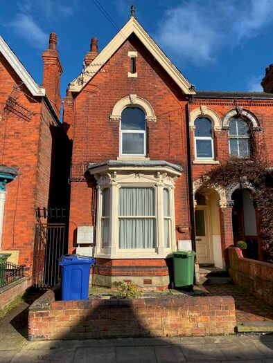 2 Bedroom Flat To Rent In Legsby Avenue, Grimsby, DN32
