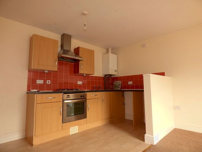 2 Bedroom Flat To Rent In East Street, Newton Abbot, TQ12