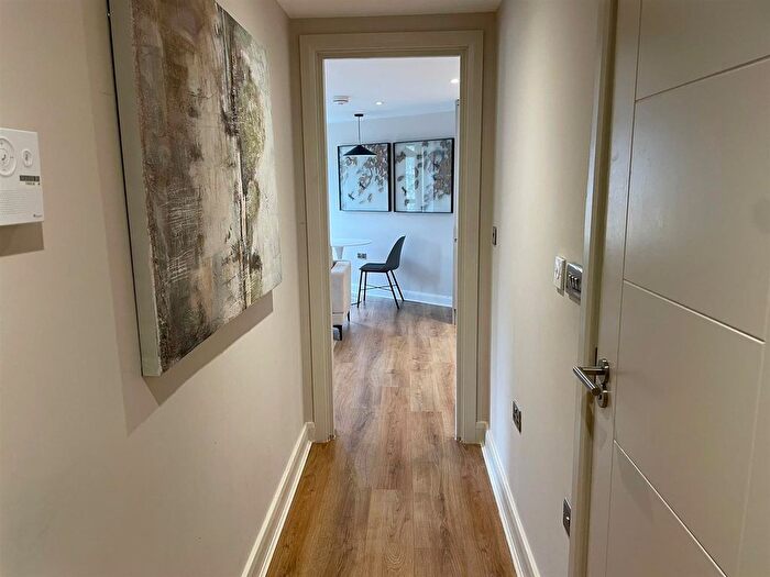 1 Bedroom Flat To Rent In North Street, Leeds, LS2