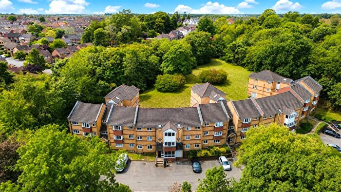 1 Bedroom Apartment For Sale In Armour Hill, Tilehurst, Reading, Berkshire, RG31