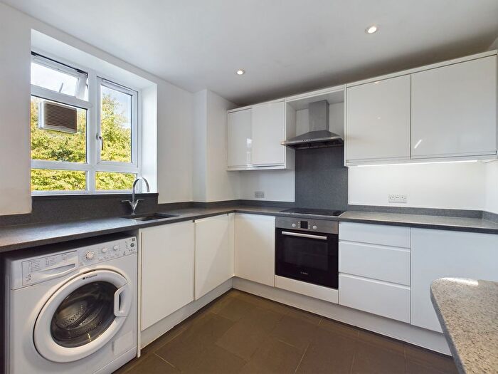 4 Bedroom Flat To Rent In Longley Road, London, SW17