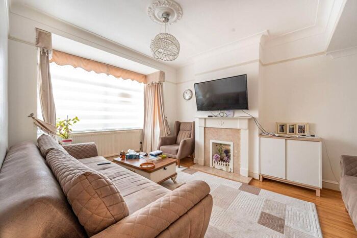 3 Bedroom Semi-Detached House For Sale In Southcote Road, Walthamstow, London, E17