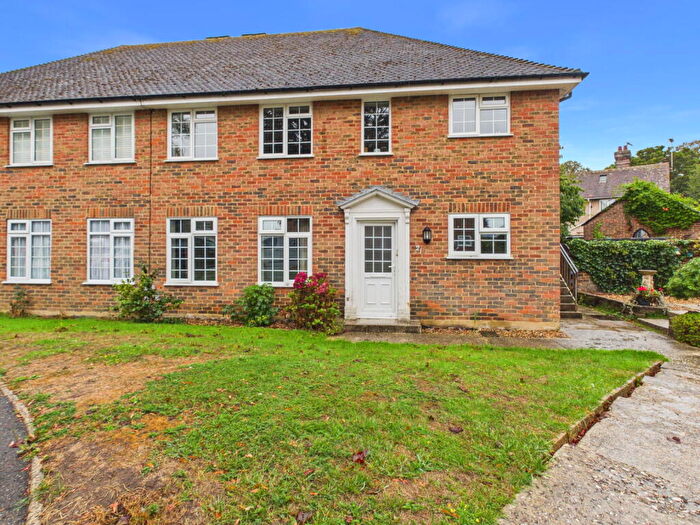 2 Bedroom Flat For Sale In Furzedown, Lttlehampton, BN17