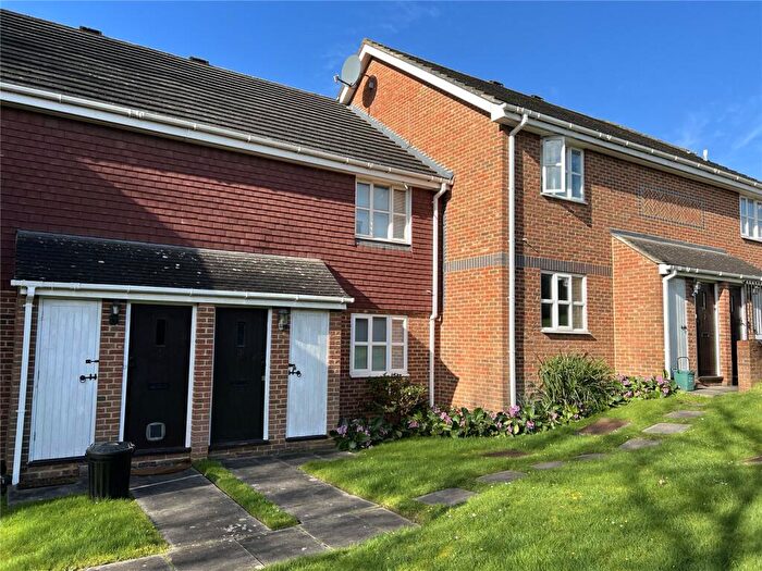 1 Bedroom Apartment For Sale In Heather Close, Guildford, Surrey, GU2