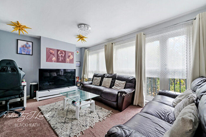 2 Bedroom Flat For Sale In Villas Road, London, SE18
