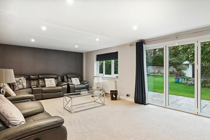 5 Bedroom Detached House For Sale In The Lawns, Cheam, SM2