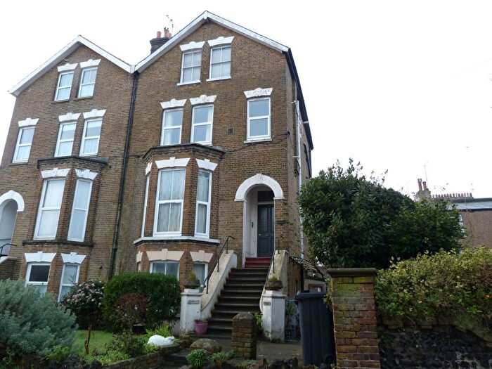 1 Bedroom Flat For Sale In The Vale, Broadstairs, CT10