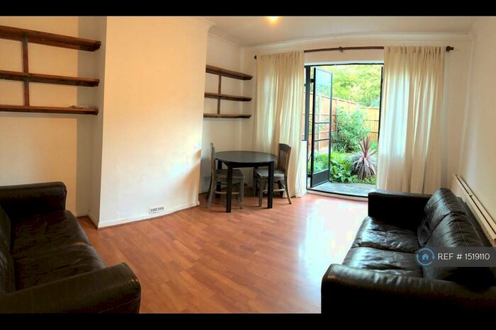 2 Bedroom Maisonette To Rent In Nether Street, London, N3