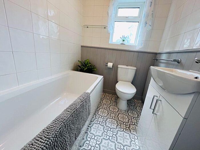 2 Bedroom Semi-Detached Bungalow For Sale In Wilson Close, Tarleton. Preston, PR4