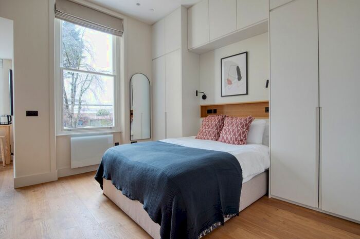 Studio To Rent In Earls Court, London, SW5