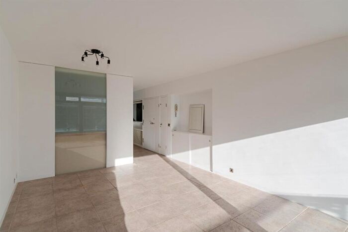 2 Bedroom Flat To Rent In Speed House, Barbican, London, EC2Y