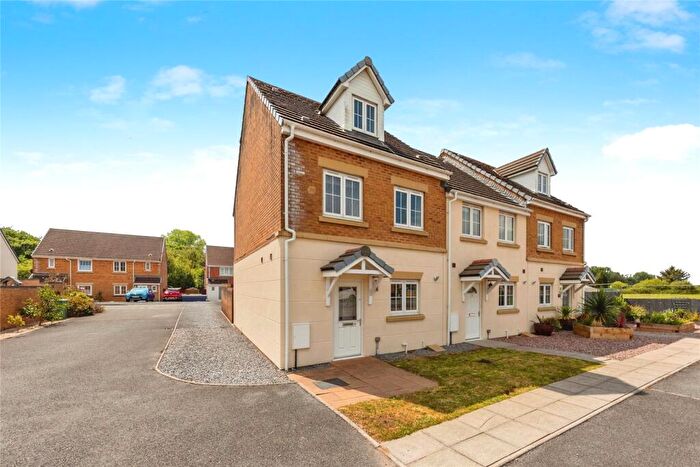 4 Bedroom End Of Terrace House For Sale In Cwrt Lando, Pembrey, Burry Port, Carmarthenshire, SA16