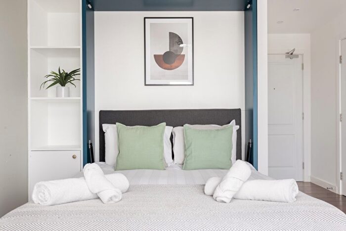 1 Bedroom Flat To Rent In Dalston Lane, London, E8