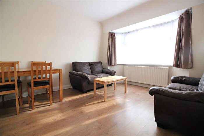 2 Bedroom Flat To Rent In Cornwall Avenue, Southall, UB1