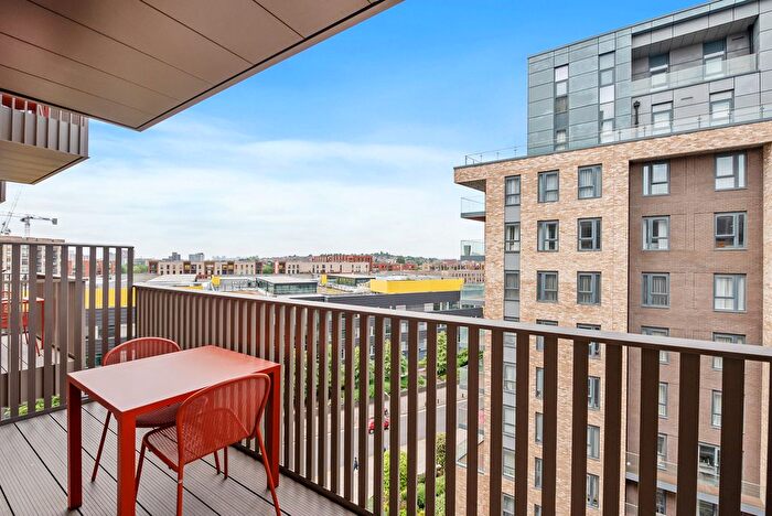 2 Bedroom Flat To Rent In The Draper, Duxford Tower, Colindale, NW9