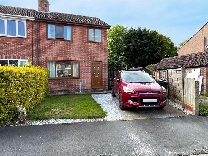 3 Bedroom Semi-detached House To Rent In Pinewood Drive, Camblesforth, YO8