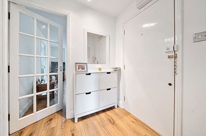 1 Bedroom Flat For Sale In Philips Close, Carshalton, SM5