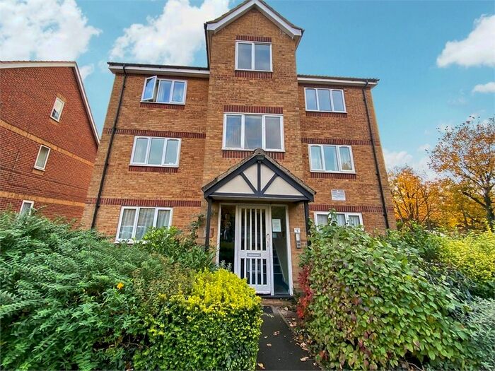1 Bedroom Flat To Rent In Bridgewater Court, Common Road, Langley, Berkshire SL3