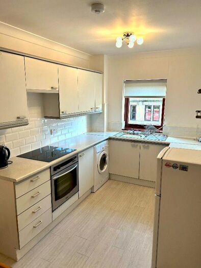 2 Bedroom Flat To Rent In Neilston Road, Paisley, Renfrewshire, PA2