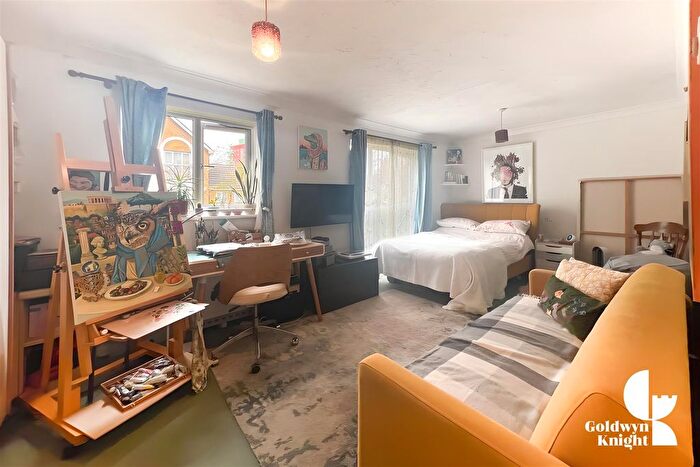 1 Bedroom Flat To Rent In Water Lane, London, SE14