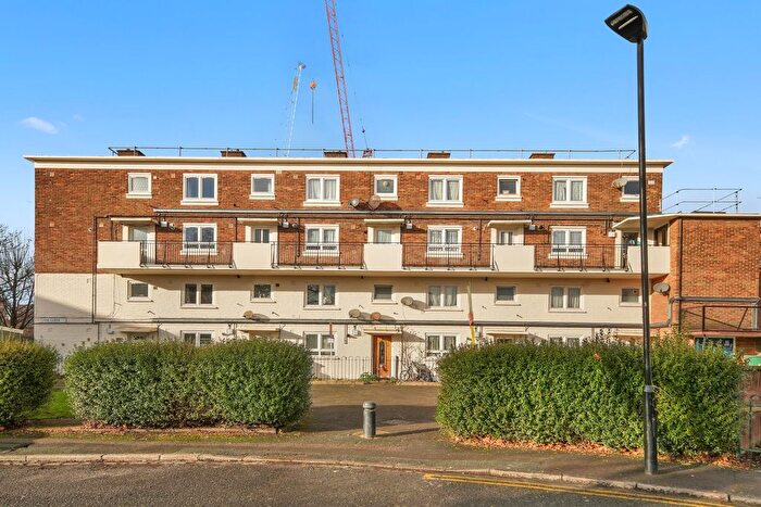 3 Bedroom Flat To Rent In Fox Close, London, E16