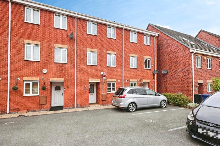 4 Bedroom Town House For Sale In The Infield, Halesowen, B63