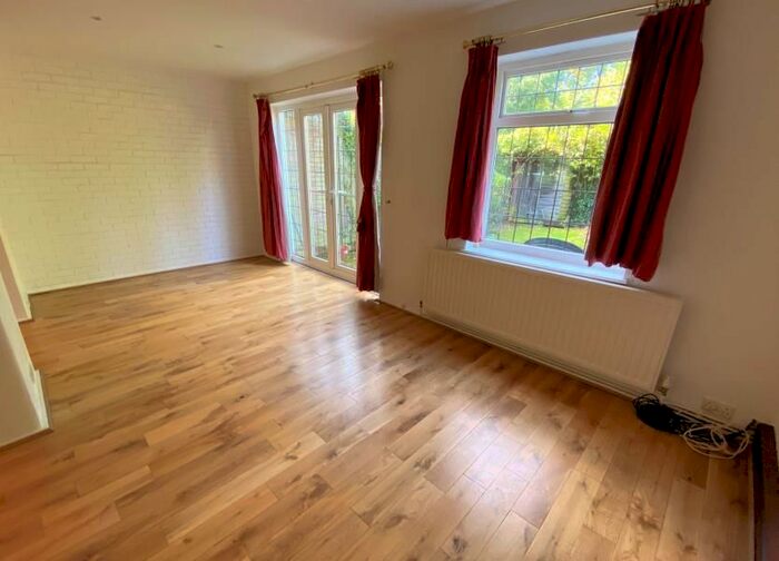 3 Bedroom Terraced House To Rent In Green Bank, North Finchley, N12