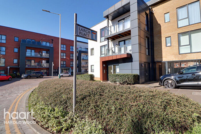 1 Bedroom Flat For Sale In Larch Place, Romford, RM3