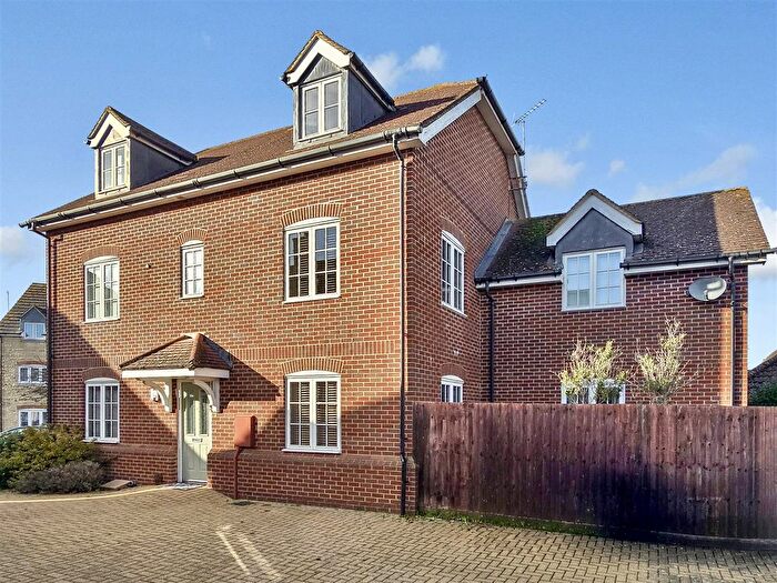 6 Bedroom Detached House For Sale In Goldhawk Road, Monkston Park, Milton Keynes, MK10