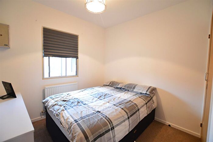 1 Bedroom Flat To Rent In Vicarage Way, Colnbrook, Slough, SL3