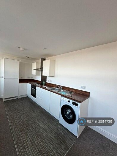 2 Bedroom Flat To Rent In Benbow Street, Sale, M33