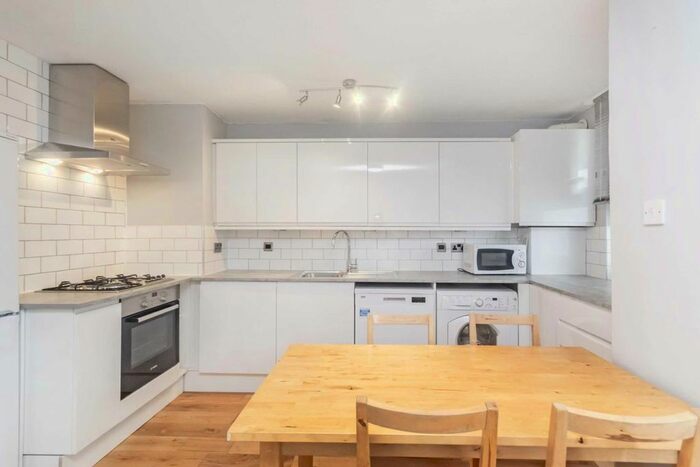 2 Bedroom Flat To Rent In Fulham Road, London, SW6