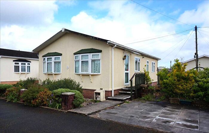 2 Bedroom Mobile/park Home For Sale In Estuary Park, Llangennech, Llanelli, SA14