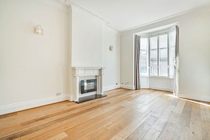 2 Bedroom Flat To Rent In Gloucester Terrace, Bayswater, London, W2