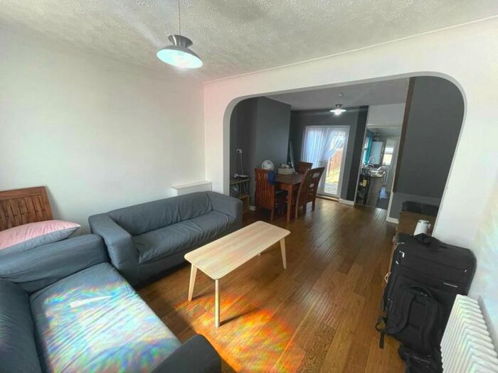 2 Bedroom Terraced House To Rent In Little Street, Reading, RG1